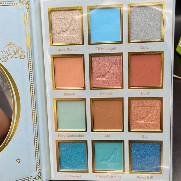 Disney Princess Eyeshadow pallets - Picture 3 of 6